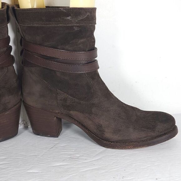 Frye Women's Jane US 8,5B B Strappy Belted Oiled Suede Short Boot Ankle Bootie - Picture 6 of 15